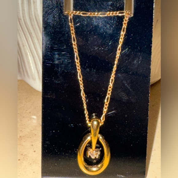 Nina Ricci  Gold Pendant Necklace - Picture 5 of 7